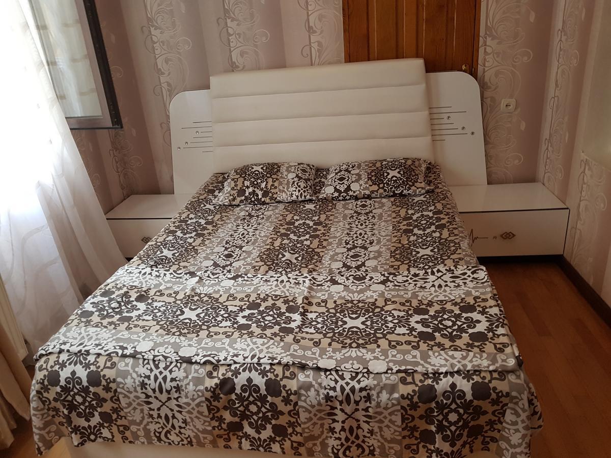 Apartments Cira Батуми Екстериор снимка
